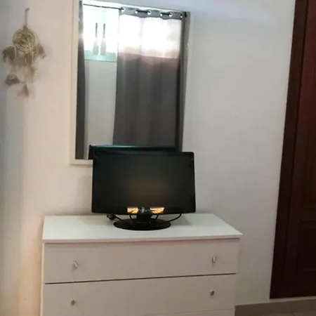 公寓 With One Bedroom In Los Cristianos With Wonderful Mountain View Shared Pool Balcony 洛斯克里斯蒂亚诺斯